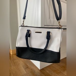 5/$50 🌷🌼🌿 CALL IT SPRING Large Crossbody Purse